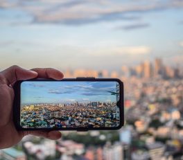 Glocalme Vs Skyroam Portable Wi-Fi Hotspots: GlocalMe vs. Skyroam: Which Portable Wi-Fi Hotspot Wins for Remote Work Abroad?