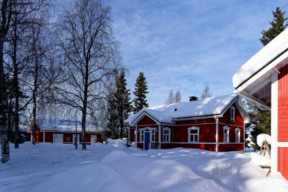 Charming red wooden houses in snowy Äkäslompolo, Finland during winter.
