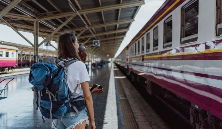 Solo Traveler Safety Apps: 5 Essential Safety Apps Every Solo Traveler Needs Now Solo Traveler Safety Apps: 5 Essential Safety Apps Every Solo Traveler Needs Now