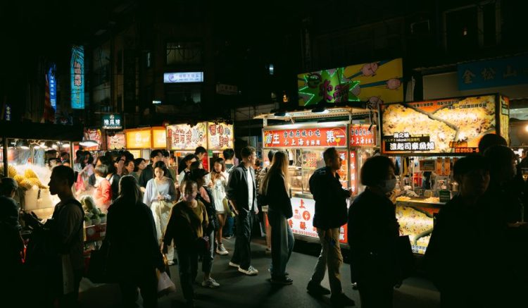 Street Food Safety Thailand: How to Navigate Local Markets and Street Food Safely in Thailand (No Stomach Issues Required)